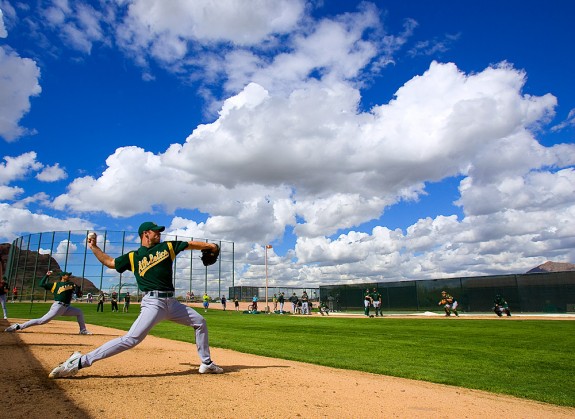 Oakland Athletics pitcher Rich Hardenworks out at spring training camp at Papago Park in Phoenix, AZ on February 23, 2005. (Photo by Brad Mangin)